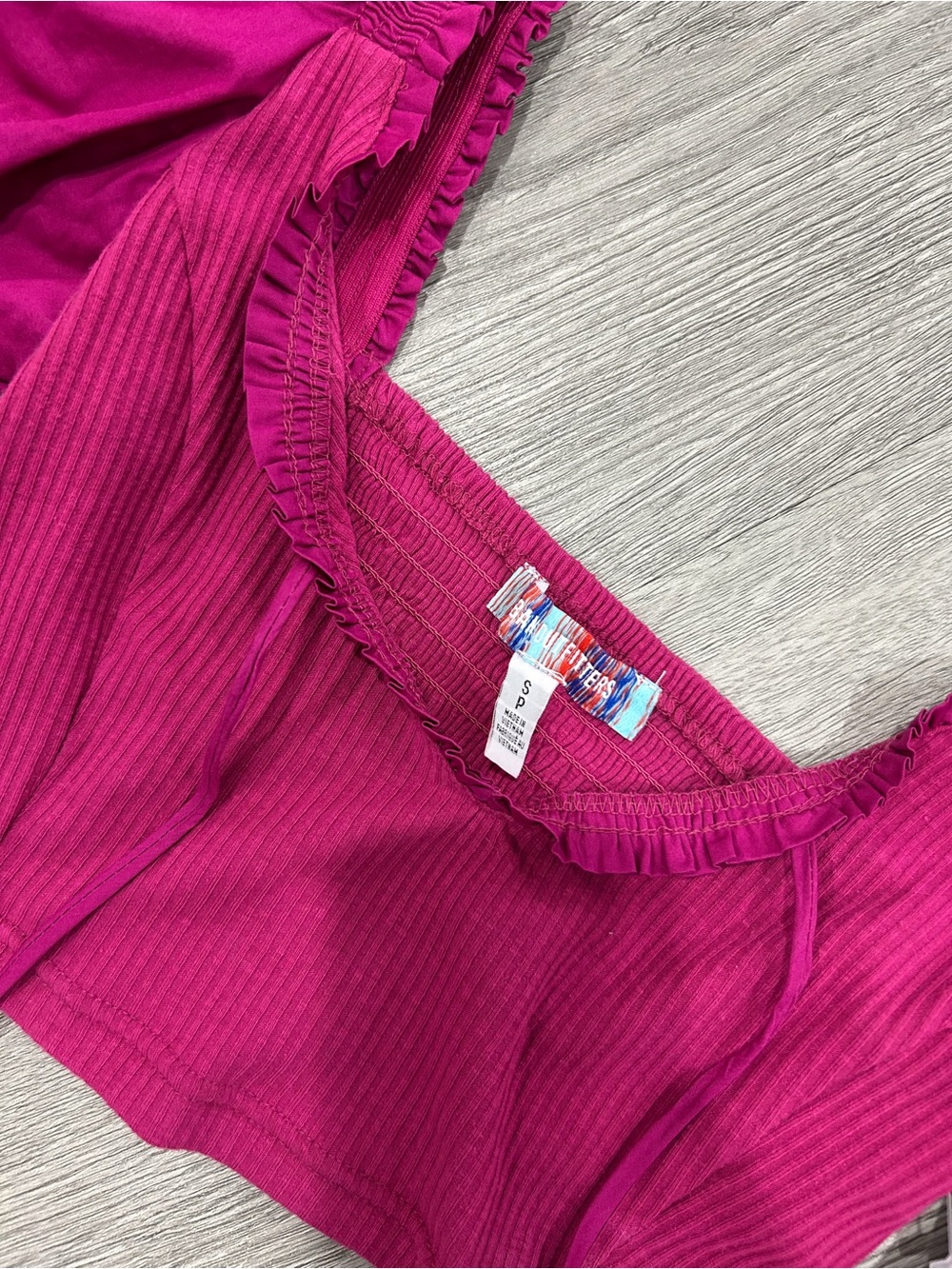 Urban Outfitters Fuchsia Puff-Sleeve Tie-Front Crop Top - Picture 4 of 4